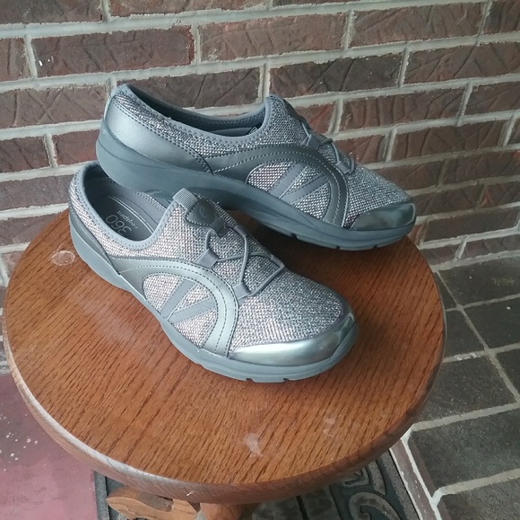 easy spirit silver shoes
